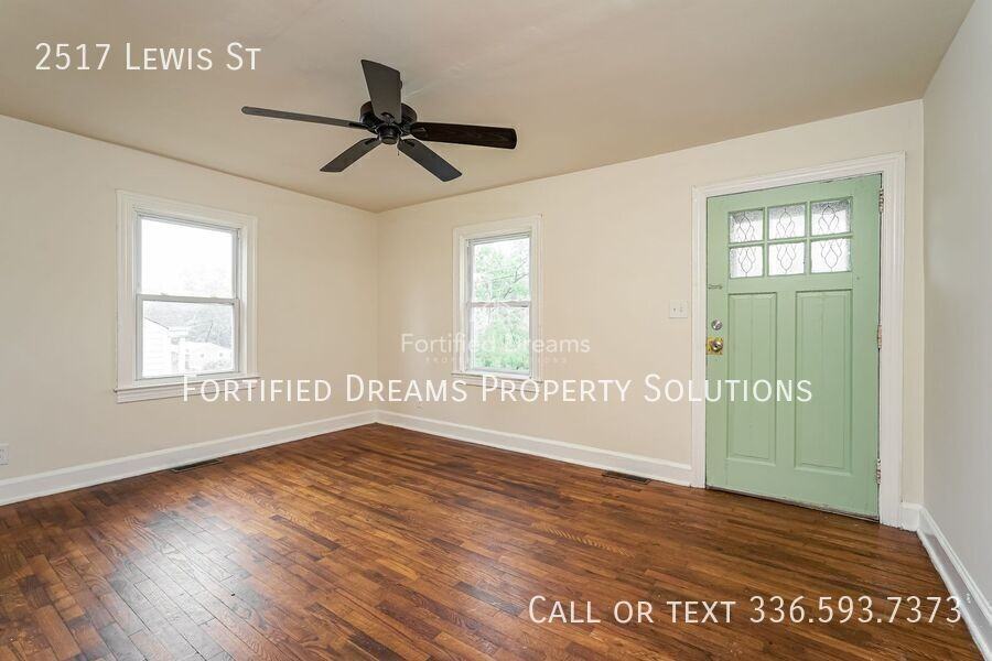 2517 Lewis St - Photo 3 of 15