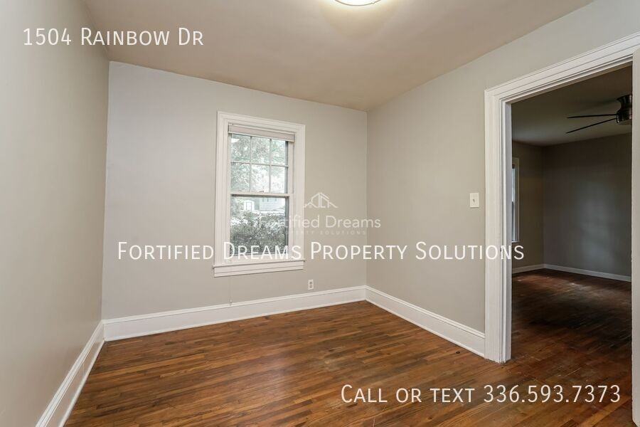 1504 Rainbow Dr - Photo 4 of 20