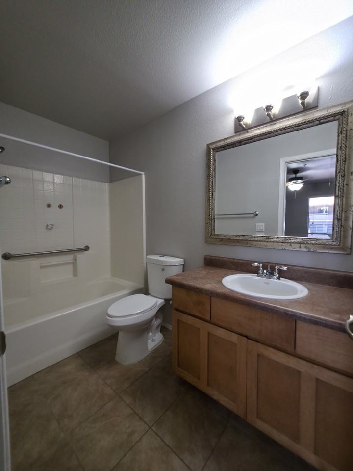 724- 1185 West University Avenue #14-109 - Photo 5 of 11