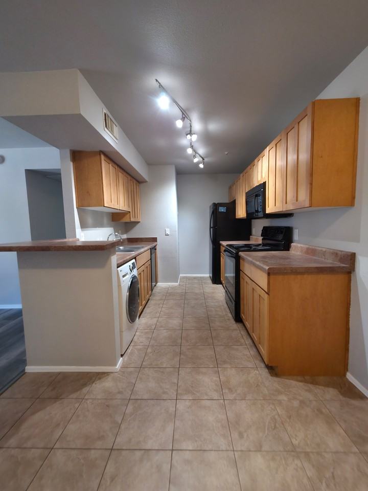 724- 1185 West University Avenue #14-109 - Photo 6 of 11