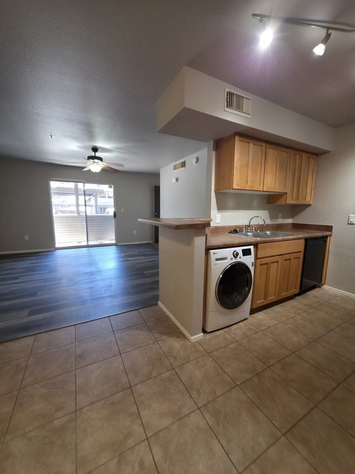 724- 1185 West University Avenue #14-109 - Photo 7 of 11