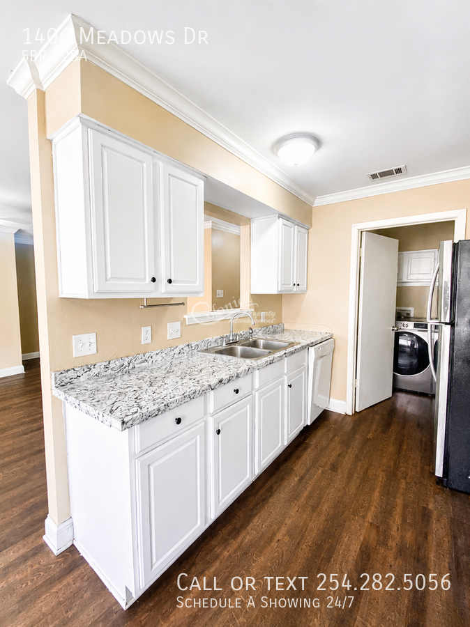 1406 Meadows Dr - Photo 5 of 14