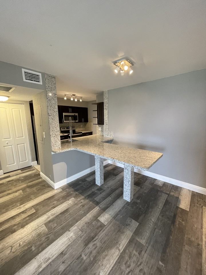 2810 N Oakland Forest Dr Apt 104 - Photo 4 of 50