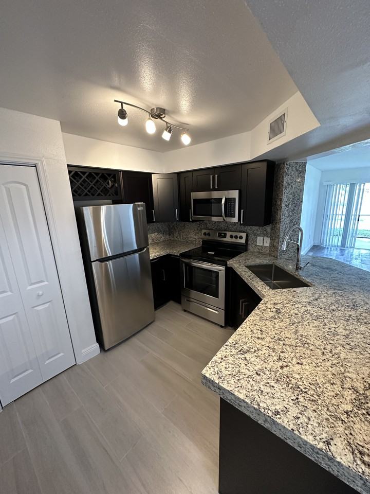 2341 Nw 33rd St #406 - Photo 7 of 38
