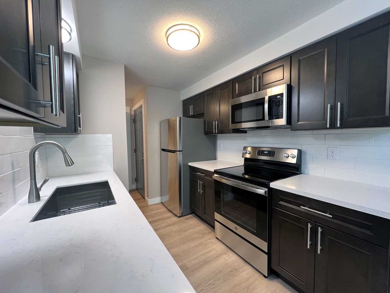 706 Browning Avenue South - Photo 2 of 22