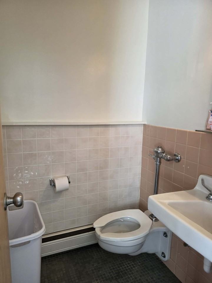 420 4th Street Northeast - Photo 3 of 5
