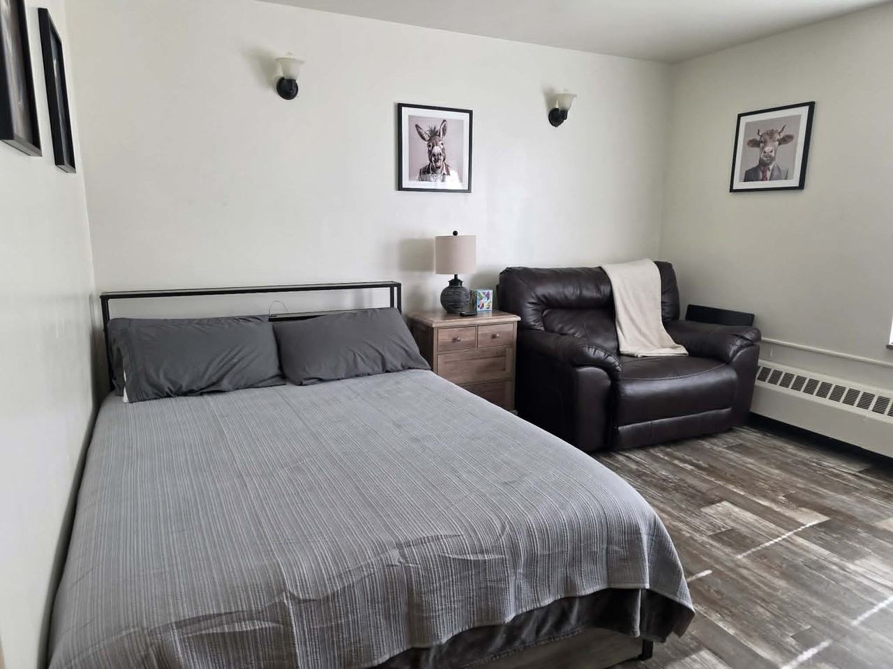 420 4th Street Northeast - Photo 4 of 5