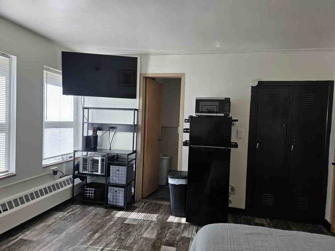 420 4th Street Northeast - Photo 5 of 5