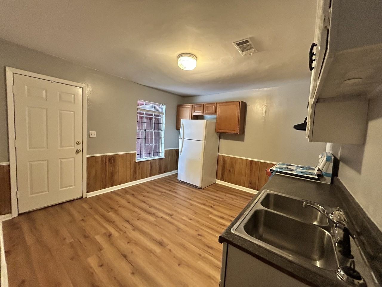 901 East 29th Avenue - Photo 7 of 50