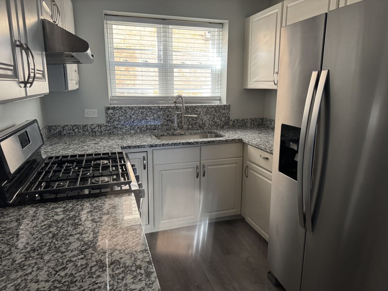6114 N Damen Ave #1 - Photo 3 of 11
