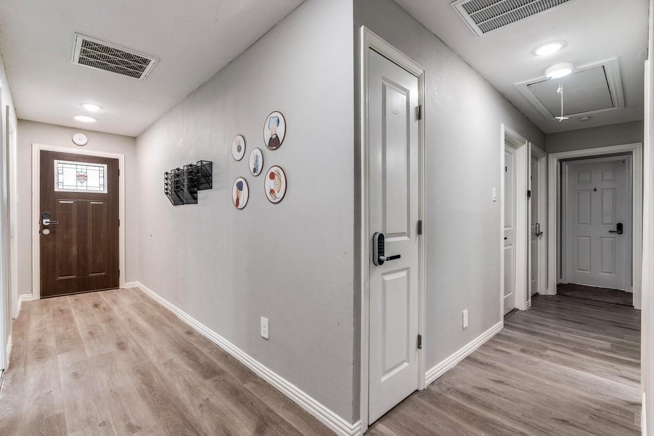 Pennridge Ln - Photo 7 of 10