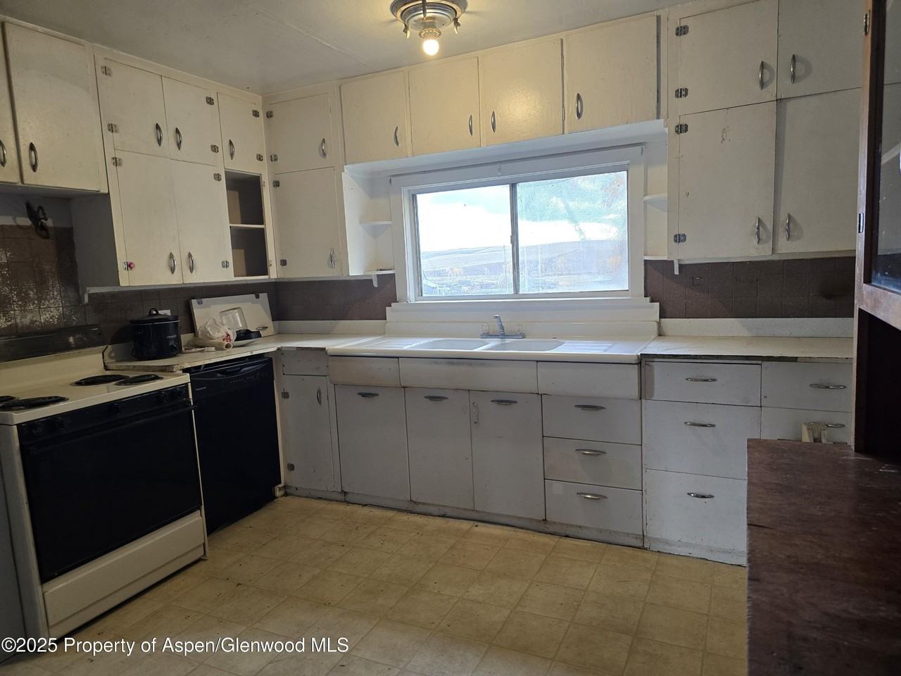 33882 N Highway 13 - Photo 2 of 11
