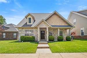 featured image of 1514 Ne Young Ave