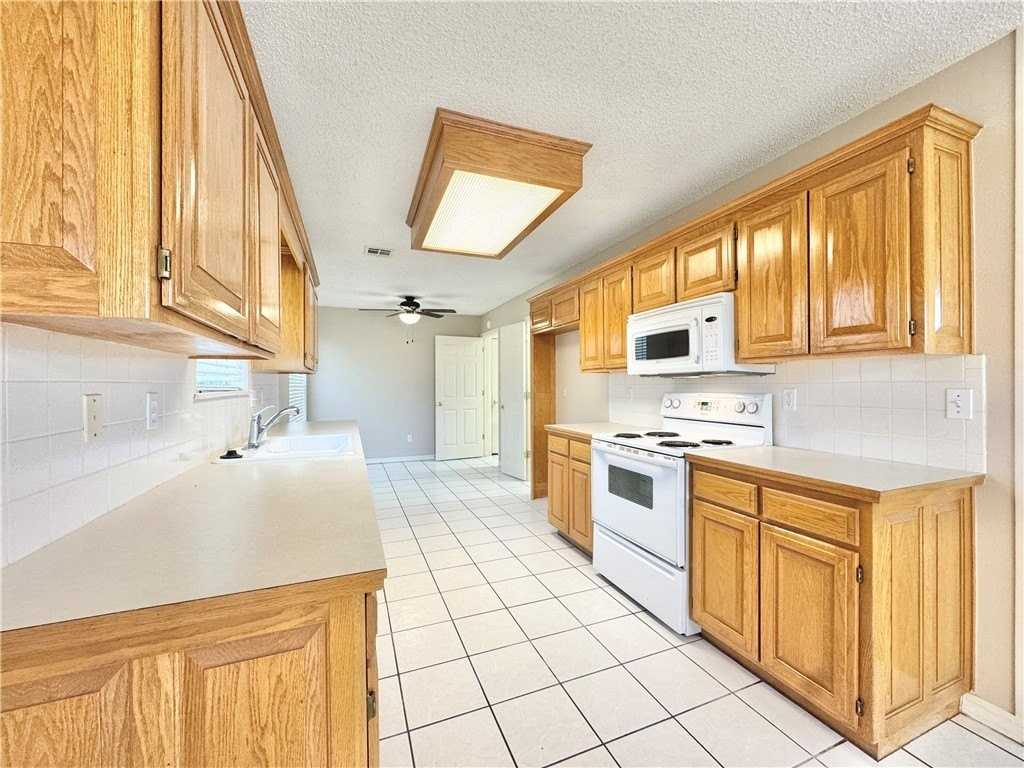 3050 Birch Pl - Photo 5 of 16
