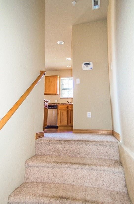 2877 W Hillshire Dr - Photo 2 of 14