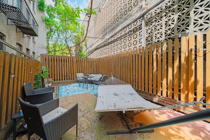 333 W 43rd St - Photo 3 of 10