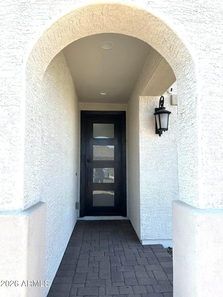 11520 S 53rd Ave - Photo 2 of 32