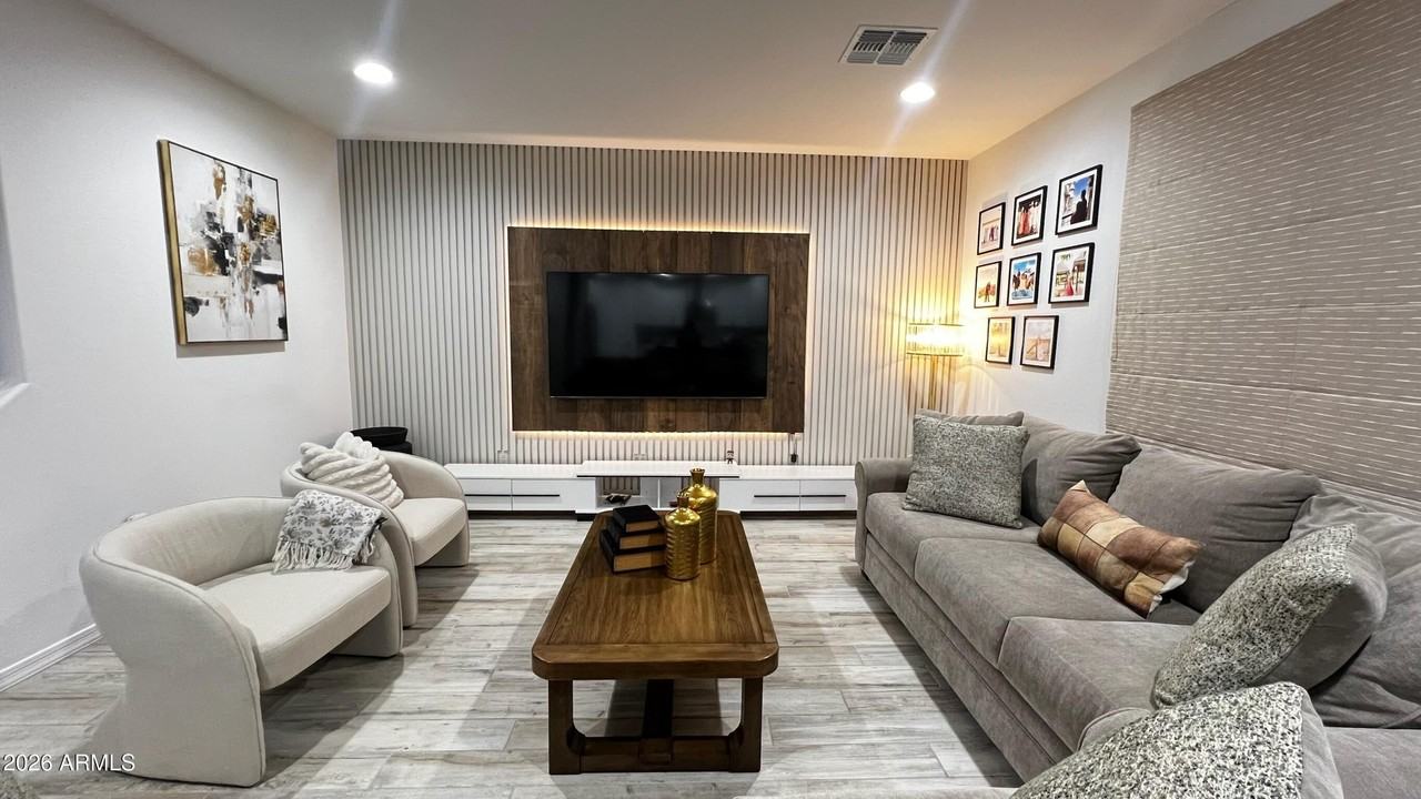 11520 S 53rd Ave - Photo 7 of 32