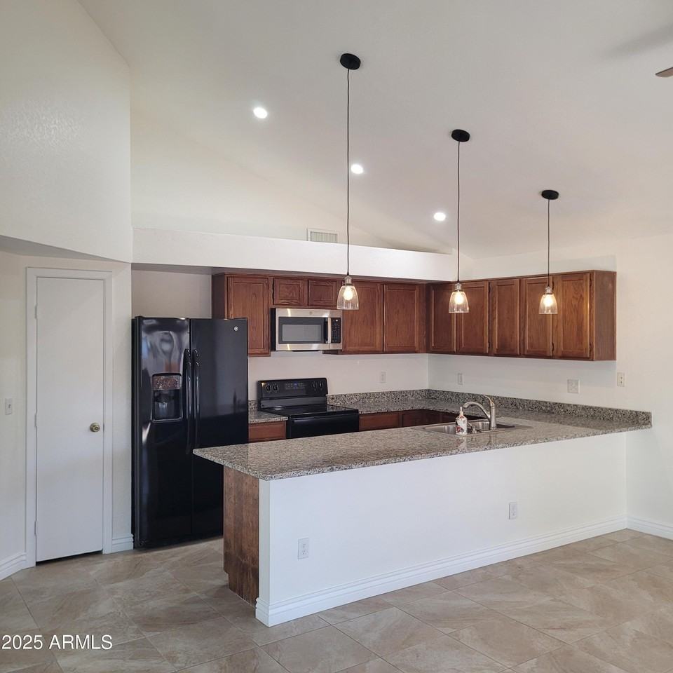1622 N Comanche Dr - Photo 4 of 35