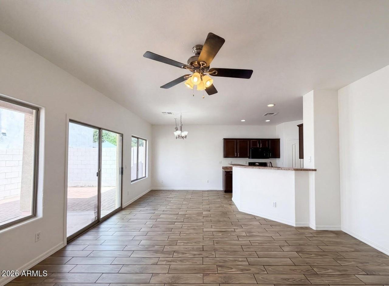606 W Beautiful Ln - Photo 3 of 23