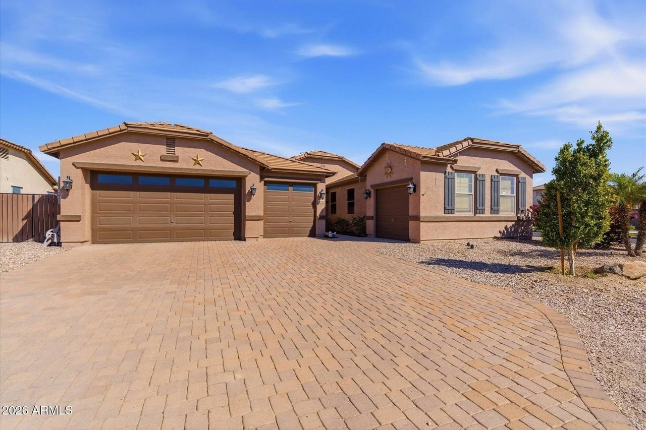 22250 W Ashleigh Marie Dr - Photo 2 of 44
