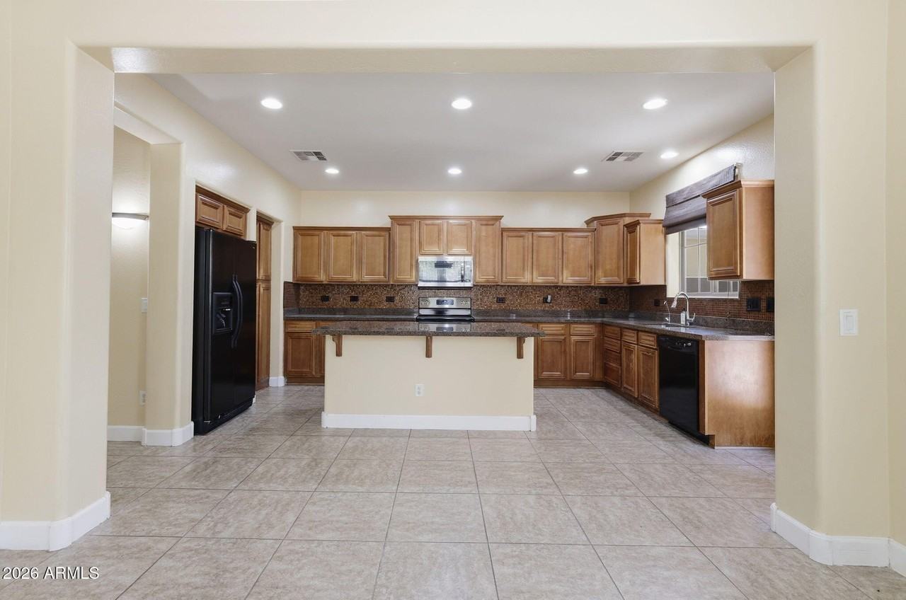 15372 W Dahlia Dr - Photo 2 of 40