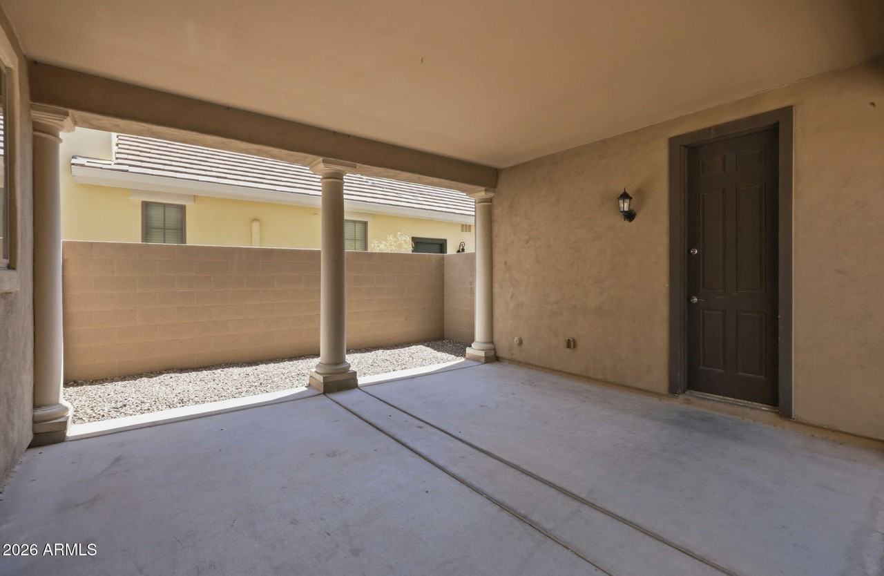 15372 W Dahlia Dr - Photo 7 of 40
