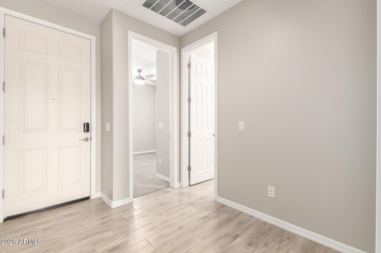 1275 E Jahns Dr - Photo 3 of 24