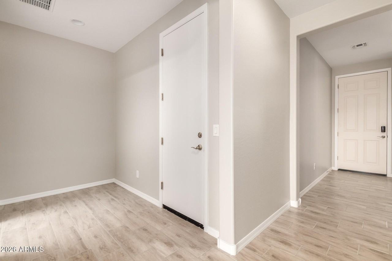 1275 E Jahns Dr - Photo 4 of 24