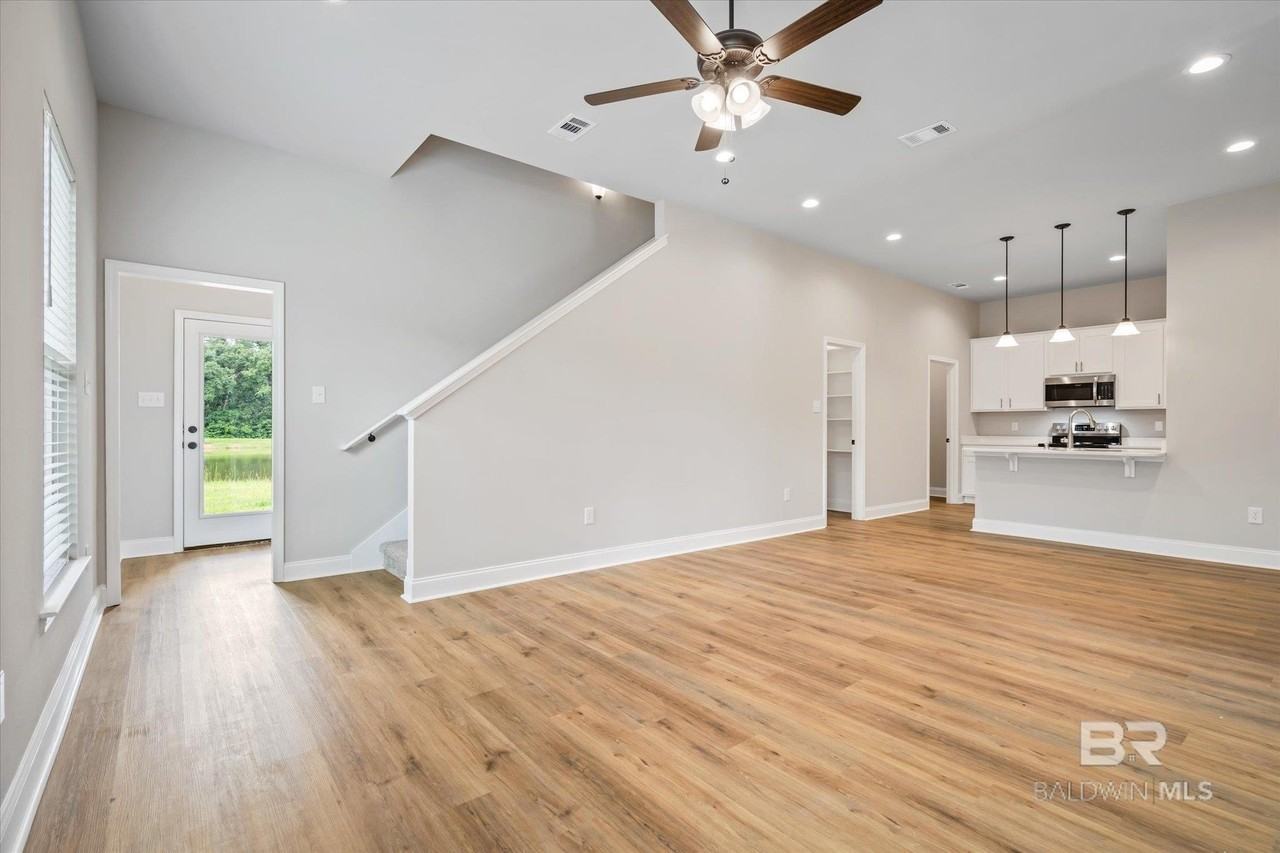 950 Gibson Ct - Photo 2 of 23