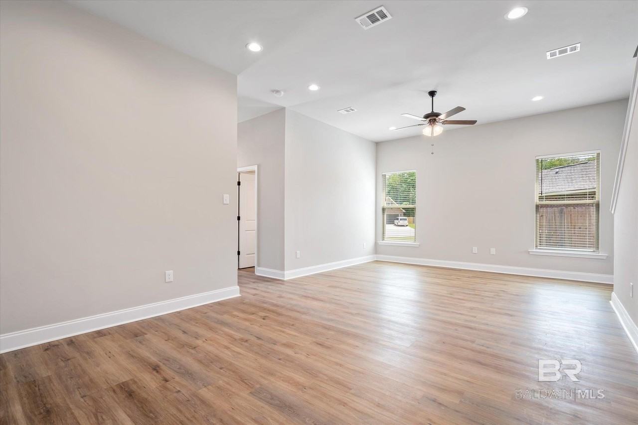 950 Gibson Ct - Photo 3 of 23