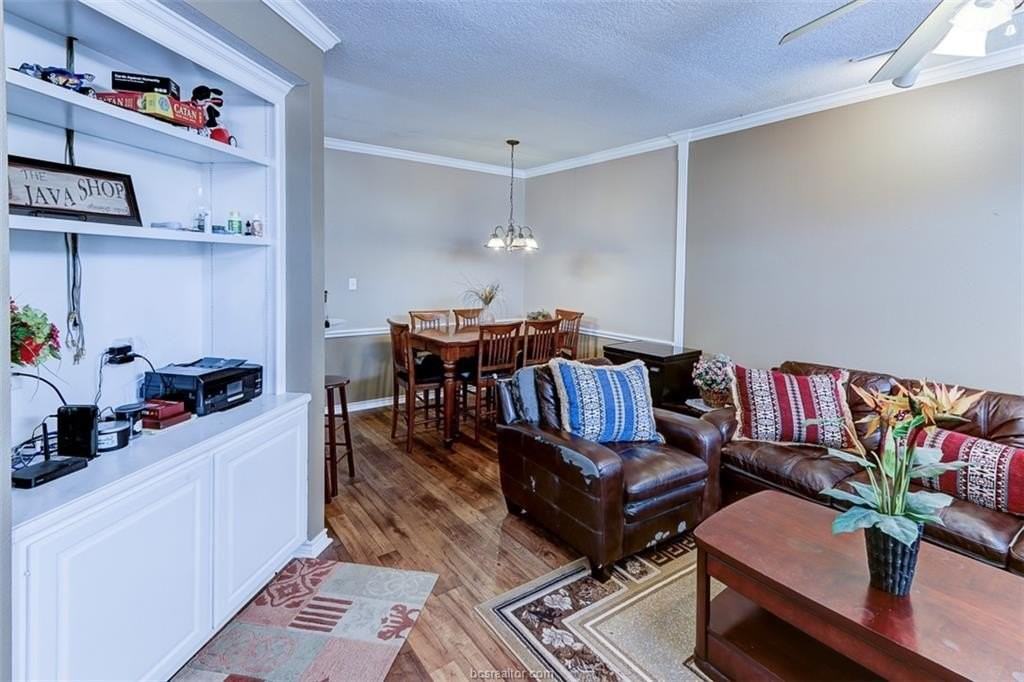 217 Navarro Dr - Photo 4 of 11