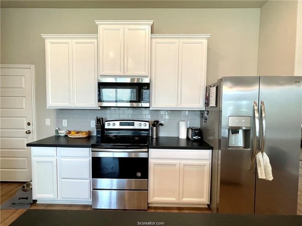 1918 Meridian Ct - Photo 3 of 17