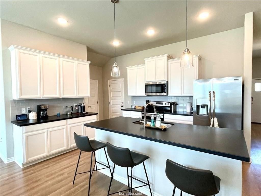 1918 Meridian Ct - Photo 4 of 17