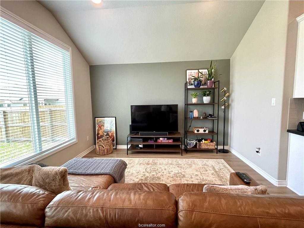 1918 Meridian Ct - Photo 6 of 17