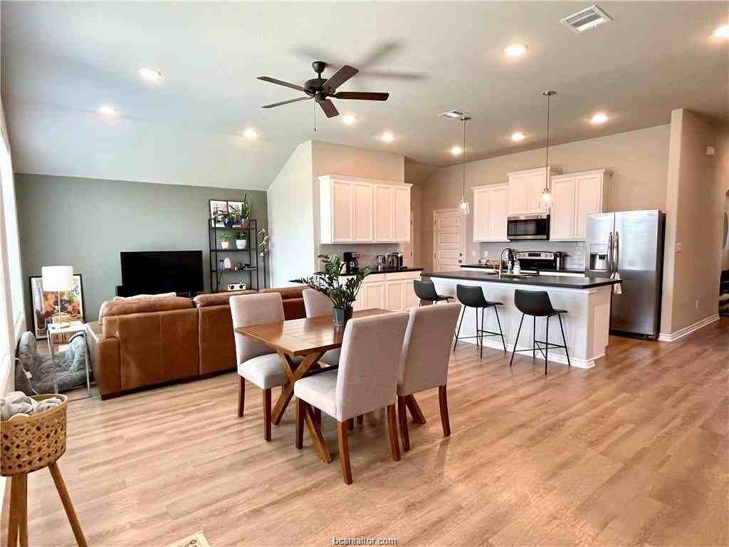1918 Meridian Ct - Photo 7 of 17