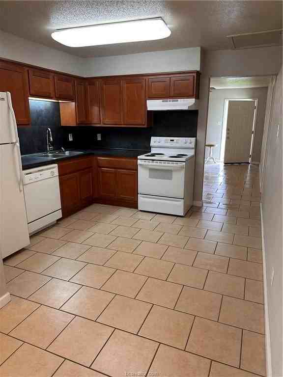 1608 Anderson St - Photo 2 of 8