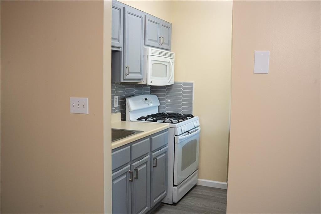 1146 Essex St #1 - Photo 3 of 8