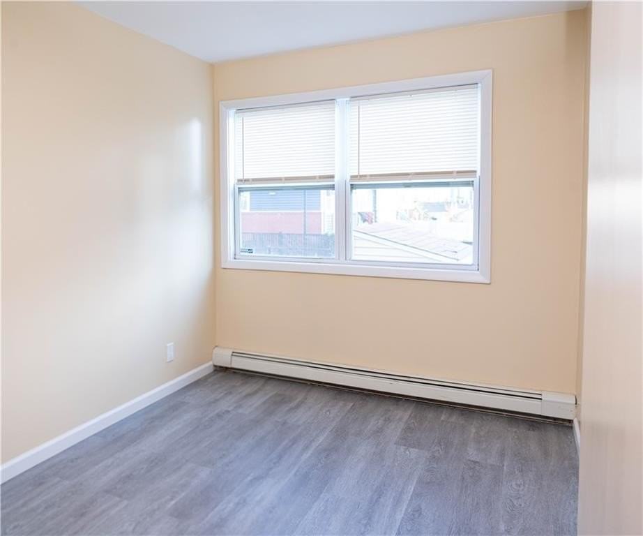 1146 Essex St #1 - Photo 5 of 8