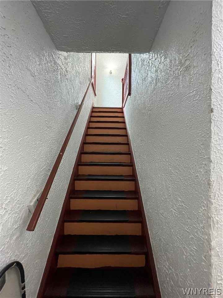 298 Winslow Ave #2 - Photo 3 of 20