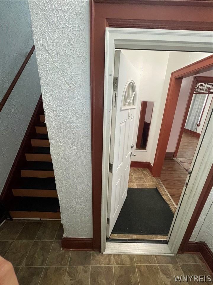 298 Winslow Ave #1 - Photo 3 of 16