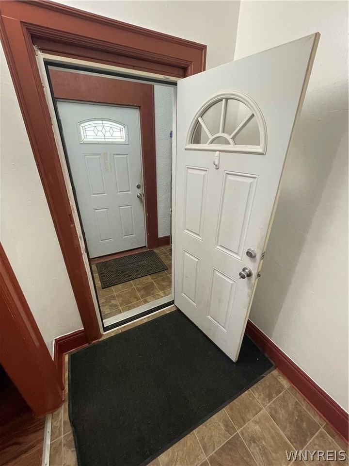 298 Winslow Ave #1 - Photo 4 of 16