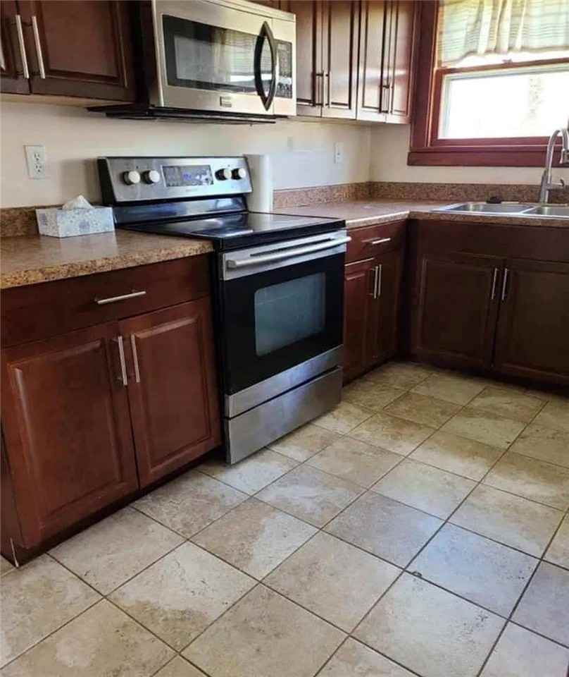 1819 Scottsville Rd - Photo 5 of 6
