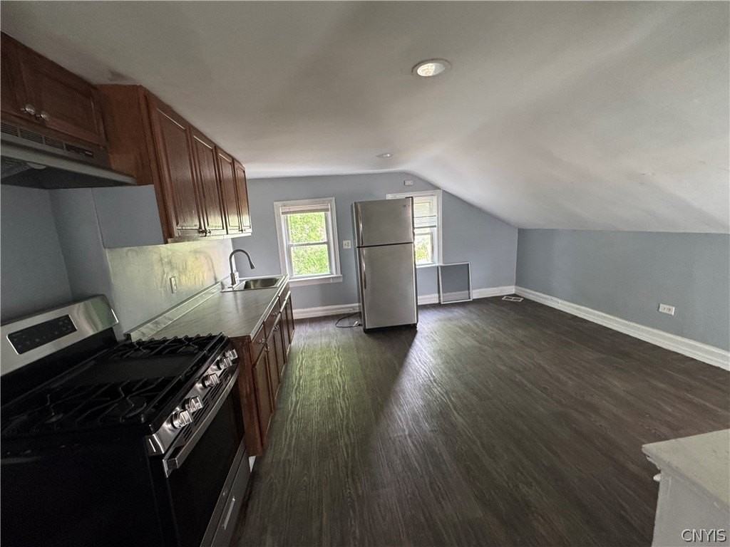 724 Warren St - Photo 2 of 8