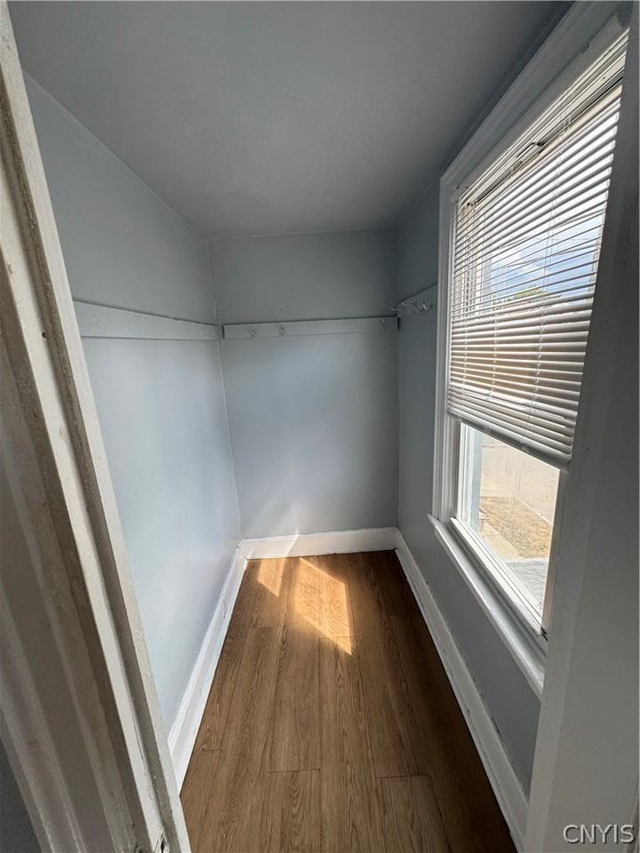 724 Warren St - Photo 6 of 8