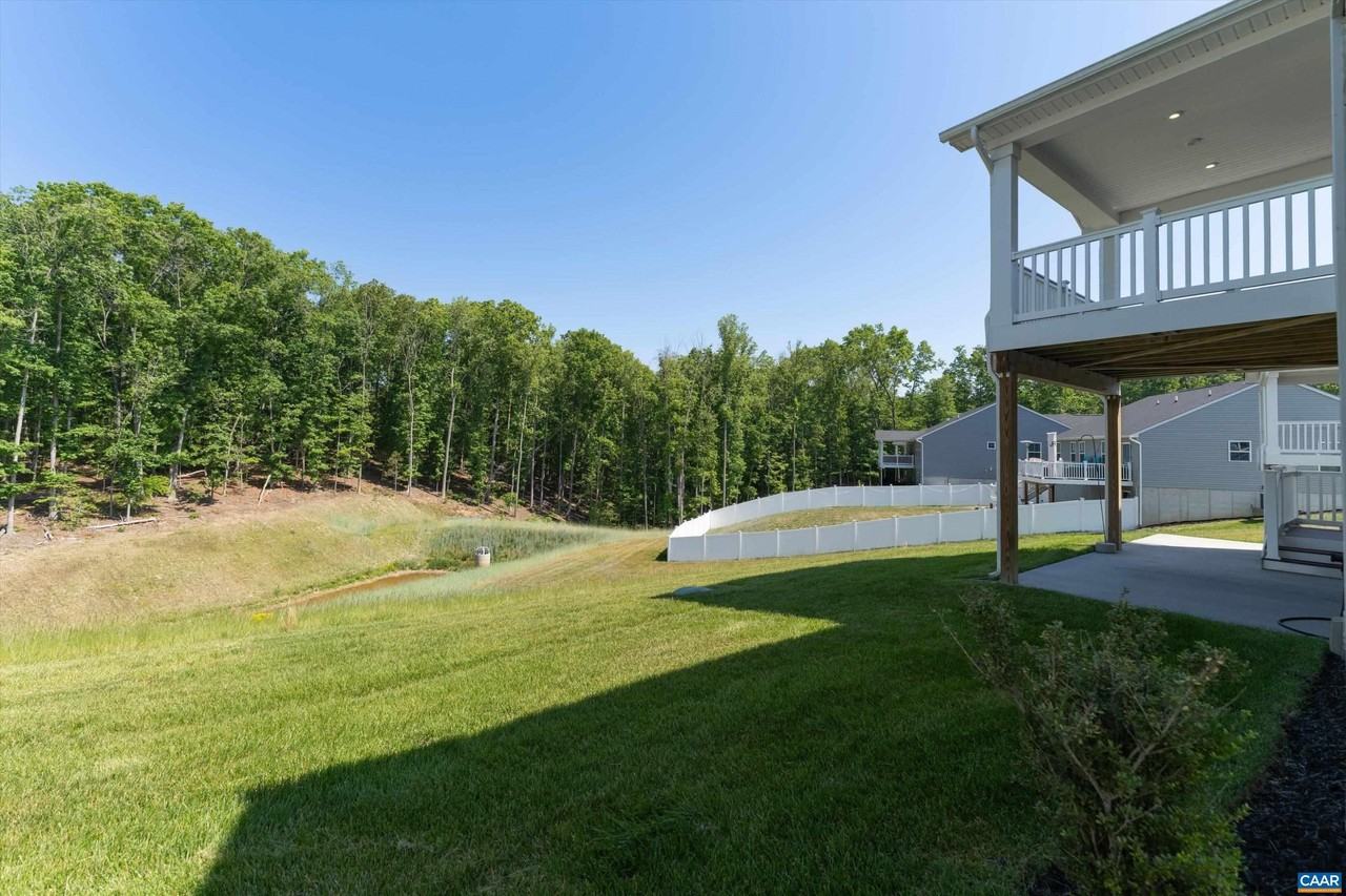 93 Archer Dr - Photo 5 of 50