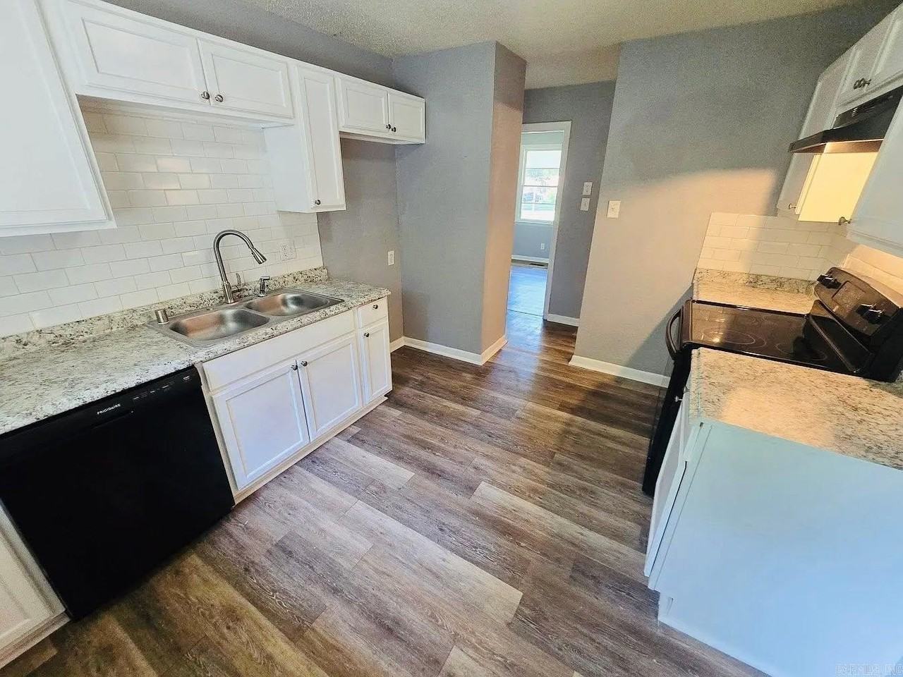 3914 Susan Cir - Photo 2 of 15