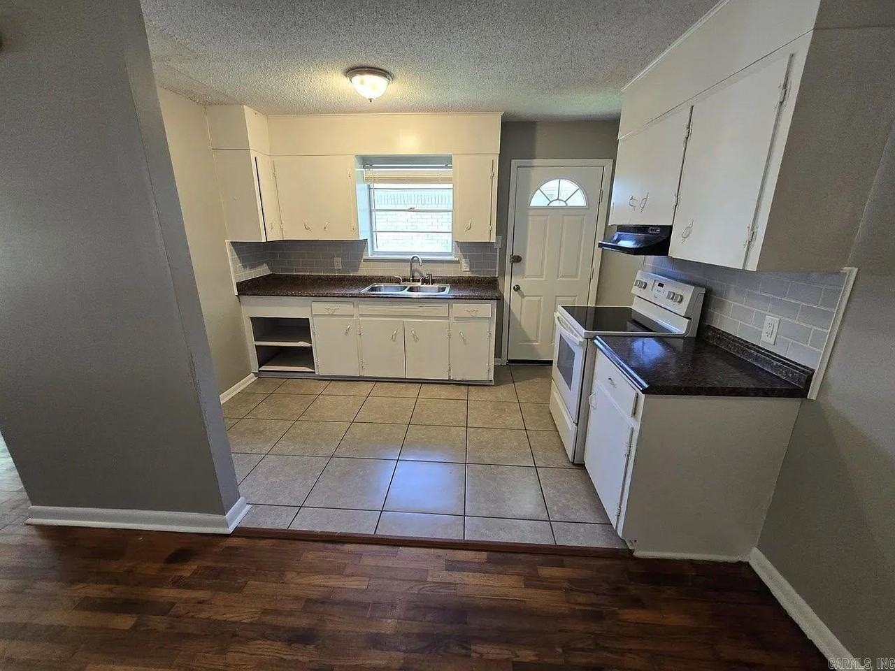 3608 Willow St - Photo 3 of 10