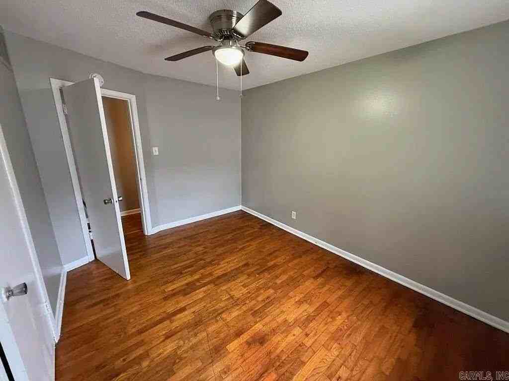 3608 Willow St - Photo 4 of 10