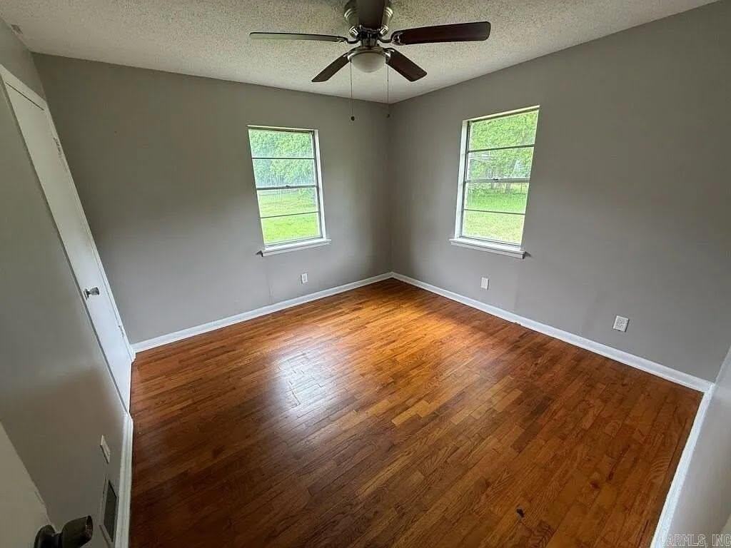 3608 Willow St - Photo 5 of 10
